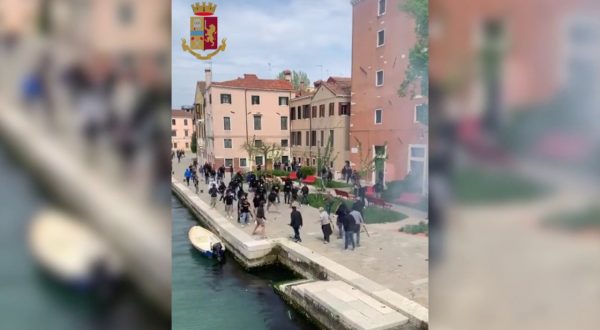 Scontri Venezia-Bologna, Daspo per 39 ultras