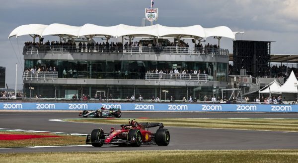 Sainz il più veloce nel venerdì di libere a Silverstone