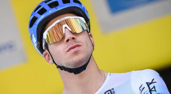 Groenewegen vince la terza tappa del Tour de France