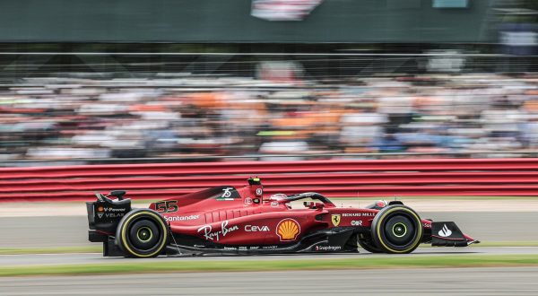 Sainz vince a Silverstone su Perez, Hamilton e Leclerc