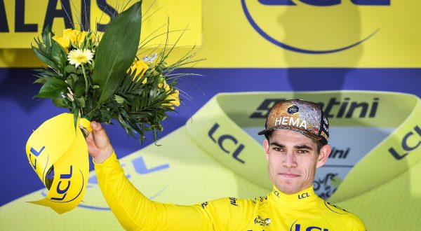 Clarke vince la 5^ tappa al Tour, Van Aert resta in giallo