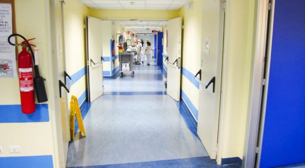 Covid, Ministero Salute esorta regioni a potenziare posti letto ospedali