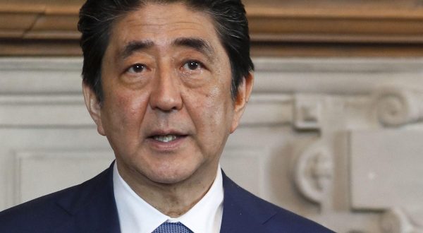 Giappone, l’ex premier Abe è morto