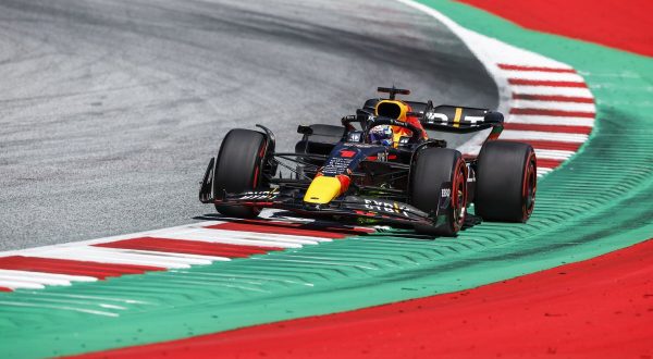 Gp Austria, pole Verstappen su Leclerc per la gara sprint