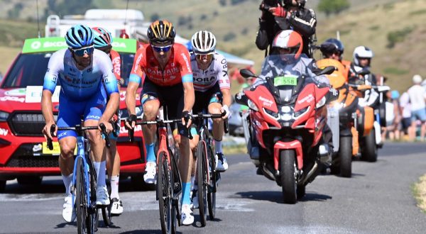 Matthews vince la 14^ tappa del Tour, Vingegaard resta in giallo