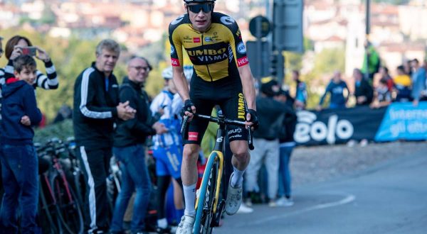 Van Aert vince la crono, Vingegaard ipoteca il Tour