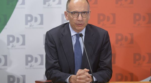 Letta “Faremo una campagna elettorale casa per casa”