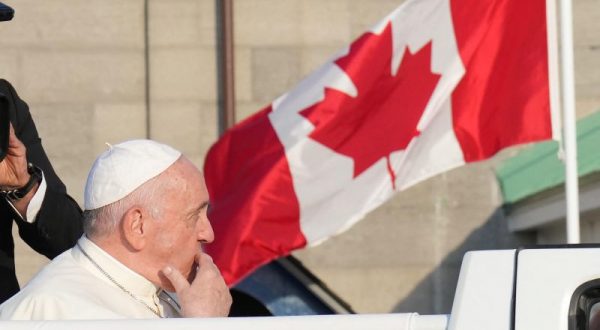 Il Papa rientra dal Canada “Avanti verso riconciliazione e verità”