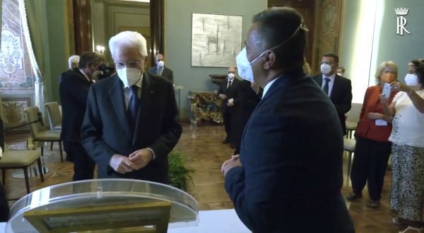 Mattarella riceve “Ventaglio” da Associazione Stampa Parlamentare