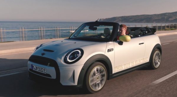 Mini Cooper SE, cabrio ed elettrica