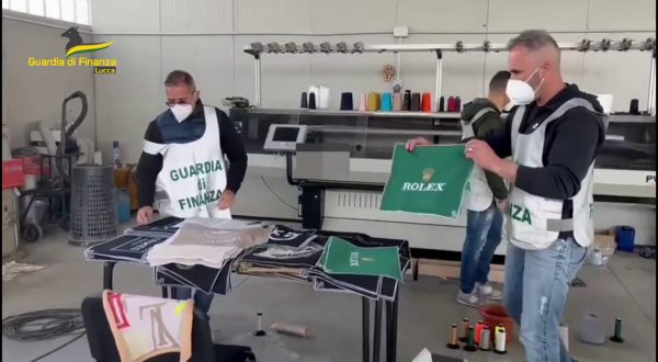 Contraffazione, denunciate 9 persone, 13mila capi falsi sequestrati