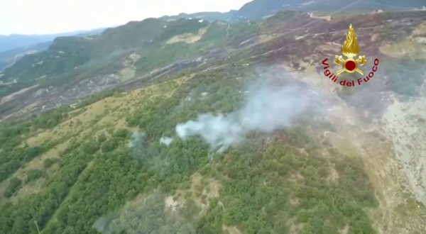 Incendio sull’Appennino Bolognese, le immagini dei boschi bruciati