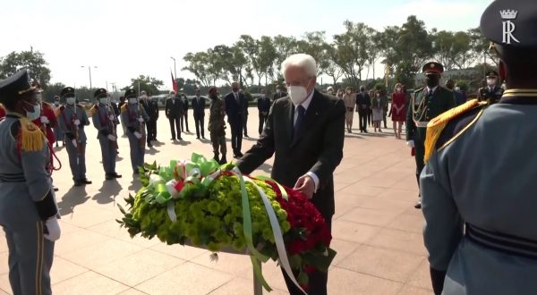 Mozambico, Mattarella depone corona di fiori al Monumento agli Eroi