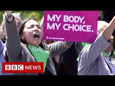 Alexandria Ocasio-Cortez among Democrats arrested at abortion rights protest – BBC News