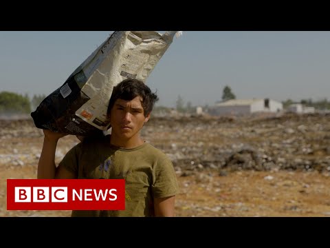 Families rely on landfill site for food in Argentina slums – BBC News