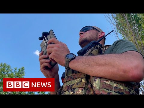 The Ukrainian volunteers using drones to defend against the Russians – BBC News