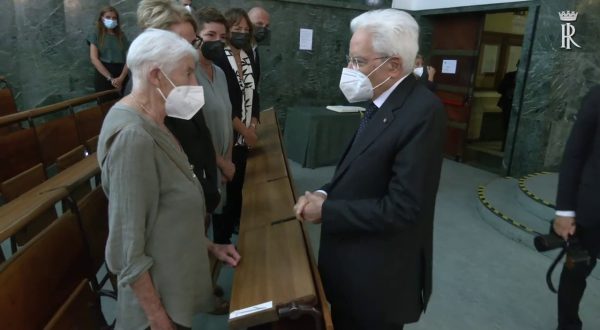 Mattarella alla camera ardente del professore Luca Serianni