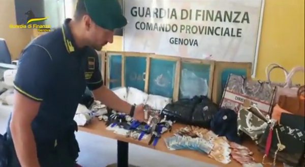 Genova, scoperto un laboratorio della contraffazione