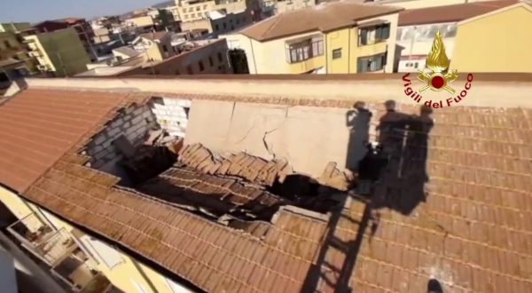 Crolla il tetto di un’abitazione a Porto Torres, nessun ferito