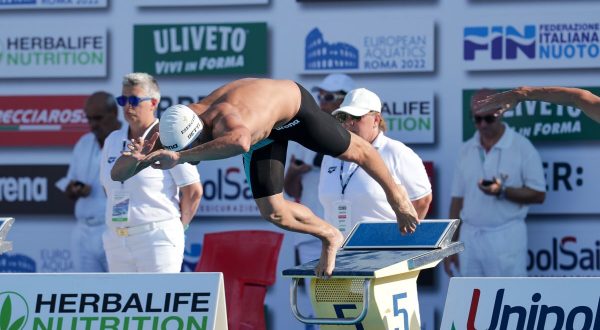 Italia d’argento nella staffetta 4×200 agli Europei di nuoto