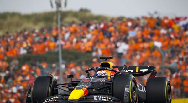 Verstappen domina il Gp di Olanda, terzo Leclerc