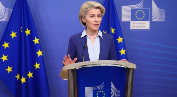 Von der Leyen “Price cap sul gas russo e tassare gli extraprofitti”