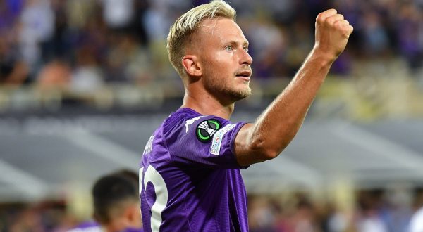 Pari viola al debutto in Conference, Fiorentina-Riga 1-1