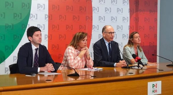 Letta “I leader della destra non siano ambigui sui vaccini”