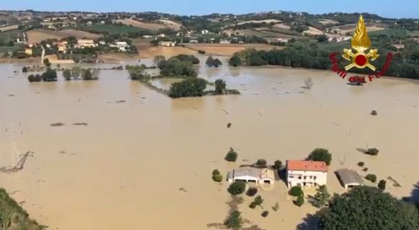 Maltempo, 10 vittime e 3 dispersi per l’alluvione nelle Marche