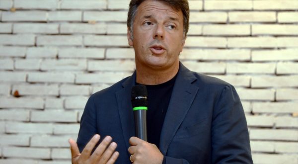 Elezioni, Renzi “Il reddito di cittadinanza rende sudditi”