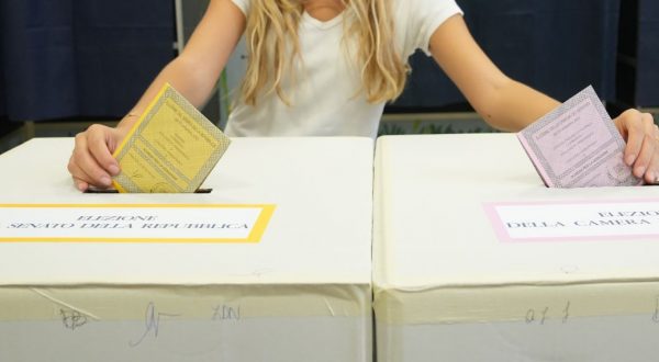 Al voto il 63,9%, l’affluenza più bassa nella storia repubblicana