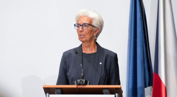 Bce, Lagarde “Prevediamo nuovi rialzi dei tassi di interesse”