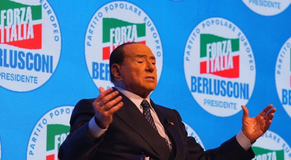 Berlusconi “Abbiamo una golden share sul rischio populismo”