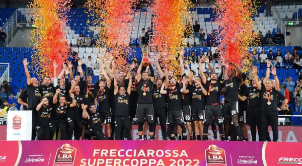 La Virtus Bologna batte Sassari e vince la Supercoppa