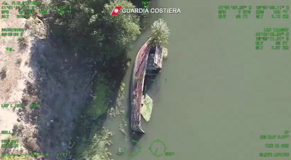 Ambiente, sorvolo sul Tevere per monitoraggio relitti a Roma