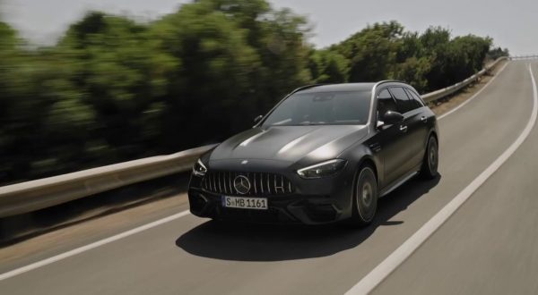 Mercedes, arriva una station Wagon da 270 Km orari