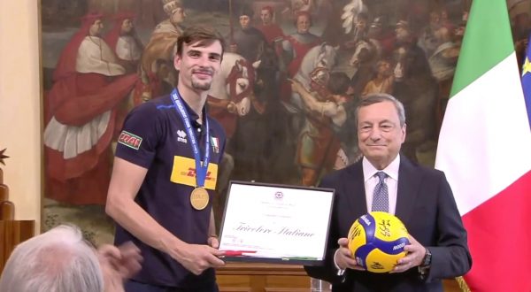 L’Italvolley campione del mondo da Mattarella e Draghi  