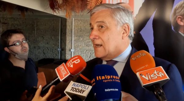 Tajani “Dovremmo regalare un pannello solare a ogni famiglia”