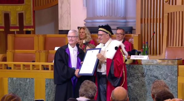 Dall’Università Federico II di Napoli una laurea H.C. a Tim Cook