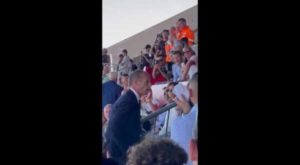 Allegri arriva in tribuna a Monza