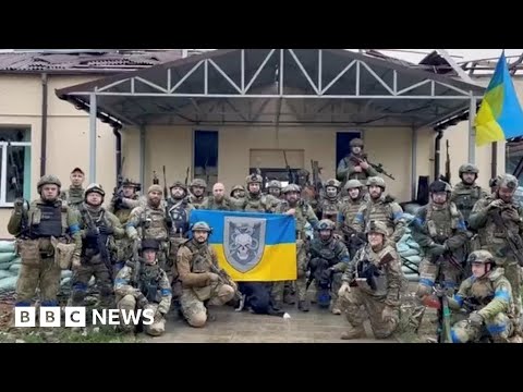 Ukraine retakes more eastern land from Russia, Zelensky claims – BBC News