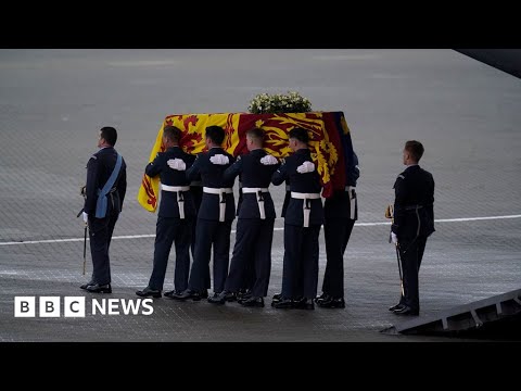 Queen Elizabeth II’s coffin travels to Buckingham Palace – BBC News