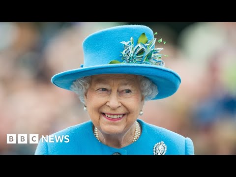 Unseen portrait of Queen Elizabeth II unveiled – BBC News