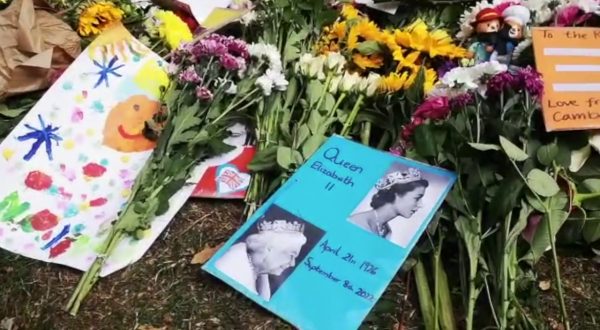 Regina Elisabetta, folla commossa a Hyde Park per i funerali