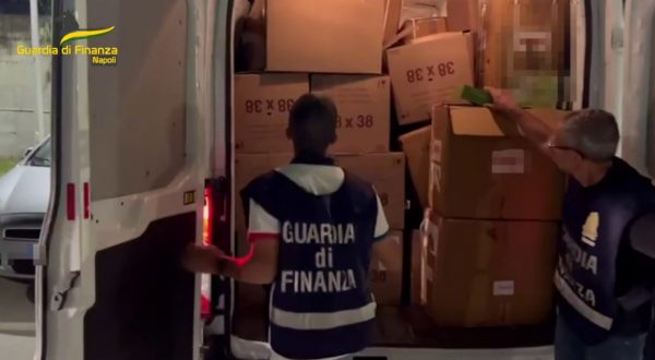 Sequestro di 1,5 tonnellate di tabacco nel napoletano, 3 arresti