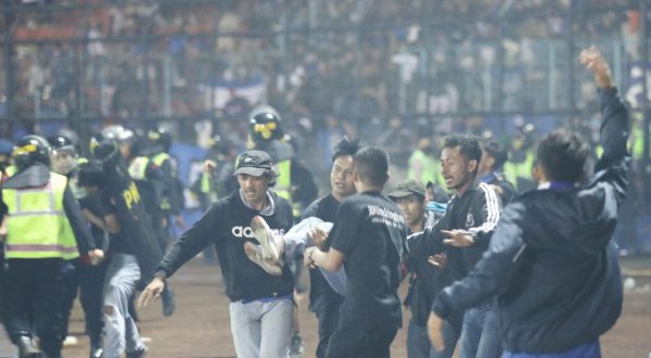 Tragedia allo stadio in Indonesia, oltre un centinaio il bilancio delle vittime