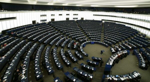 Energia, Europarlamento “Aiutare i più vulnerabili”