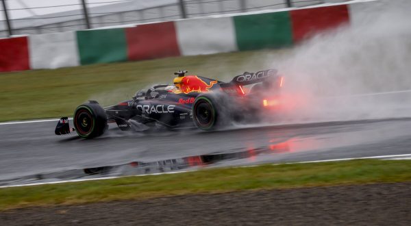 A Suzuka pole per Verstappen, ma è sotto investigazione