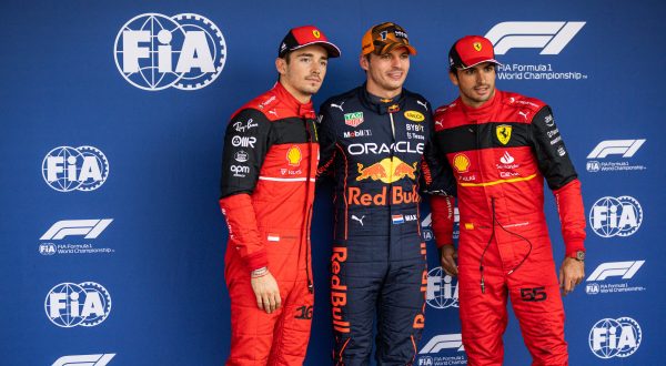 Solo una reprimenda, Verstappen conserva la pole a Suzuka