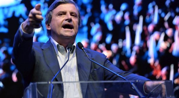 Calenda “Fermare la guerra, ma continuando a sostenere l’Ucraina”